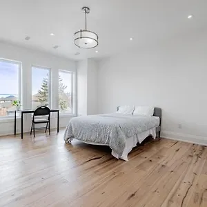  Homestay Executive In Next To Yorkdale Shopping Centre