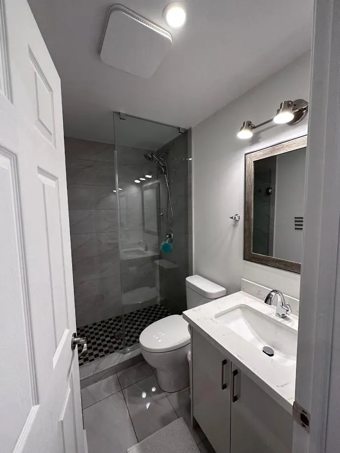 Homestay Toronto Great Located Apartment