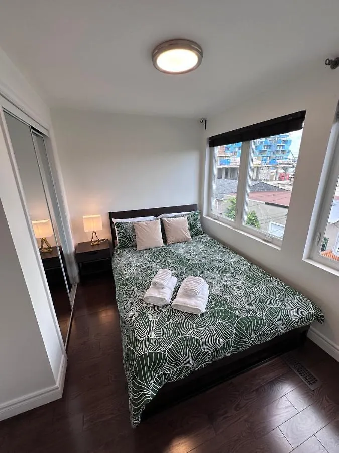 Toronto Great Located Apartment Homestay