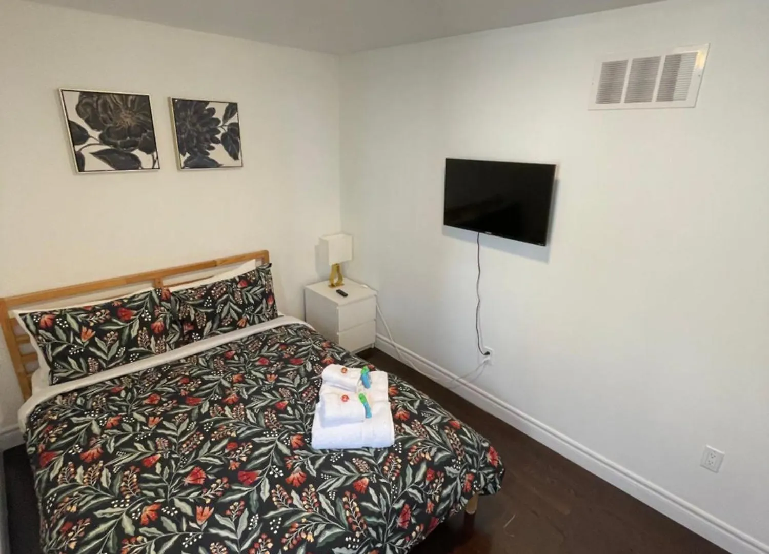 Toronto Great Located Apartment 0*,  Canada